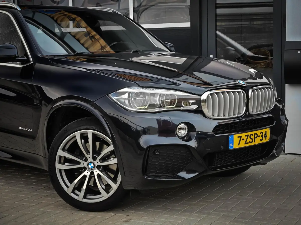 40D xDrive M-Sport | HUD | COMFORTZETELS | PANO | LED | CARBONSCHWARZ METTALIC | TREKHAAK | MEMORY