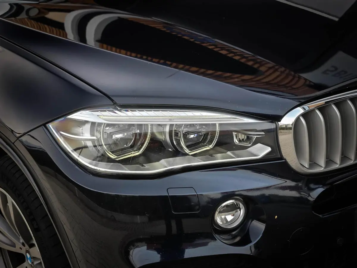 40D xDrive M-Sport | HUD | COMFORTZETELS | PANO | LED | CARBONSCHWARZ METTALIC | TREKHAAK | MEMORY
