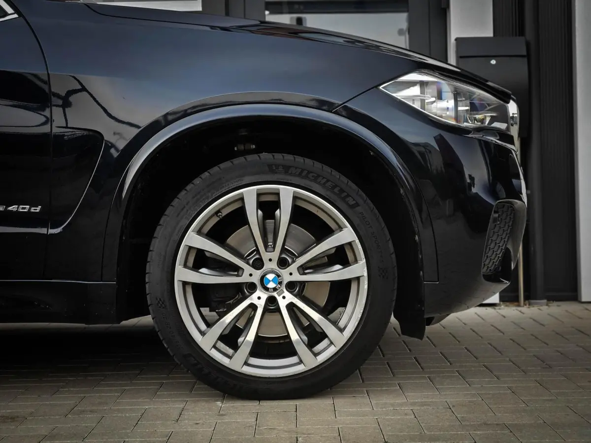 40D xDrive M-Sport | HUD | COMFORTZETELS | PANO | LED | CARBONSCHWARZ METTALIC | TREKHAAK | MEMORY