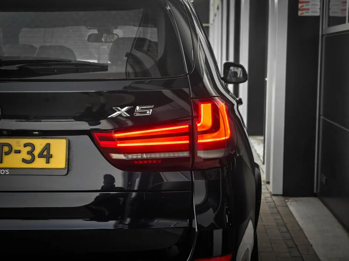 40D xDrive M-Sport | HUD | COMFORTZETELS | PANO | LED | CARBONSCHWARZ METTALIC | TREKHAAK | MEMORY