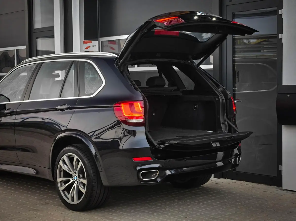 40D xDrive M-Sport | HUD | COMFORTZETELS | PANO | LED | CARBONSCHWARZ METTALIC | TREKHAAK | MEMORY