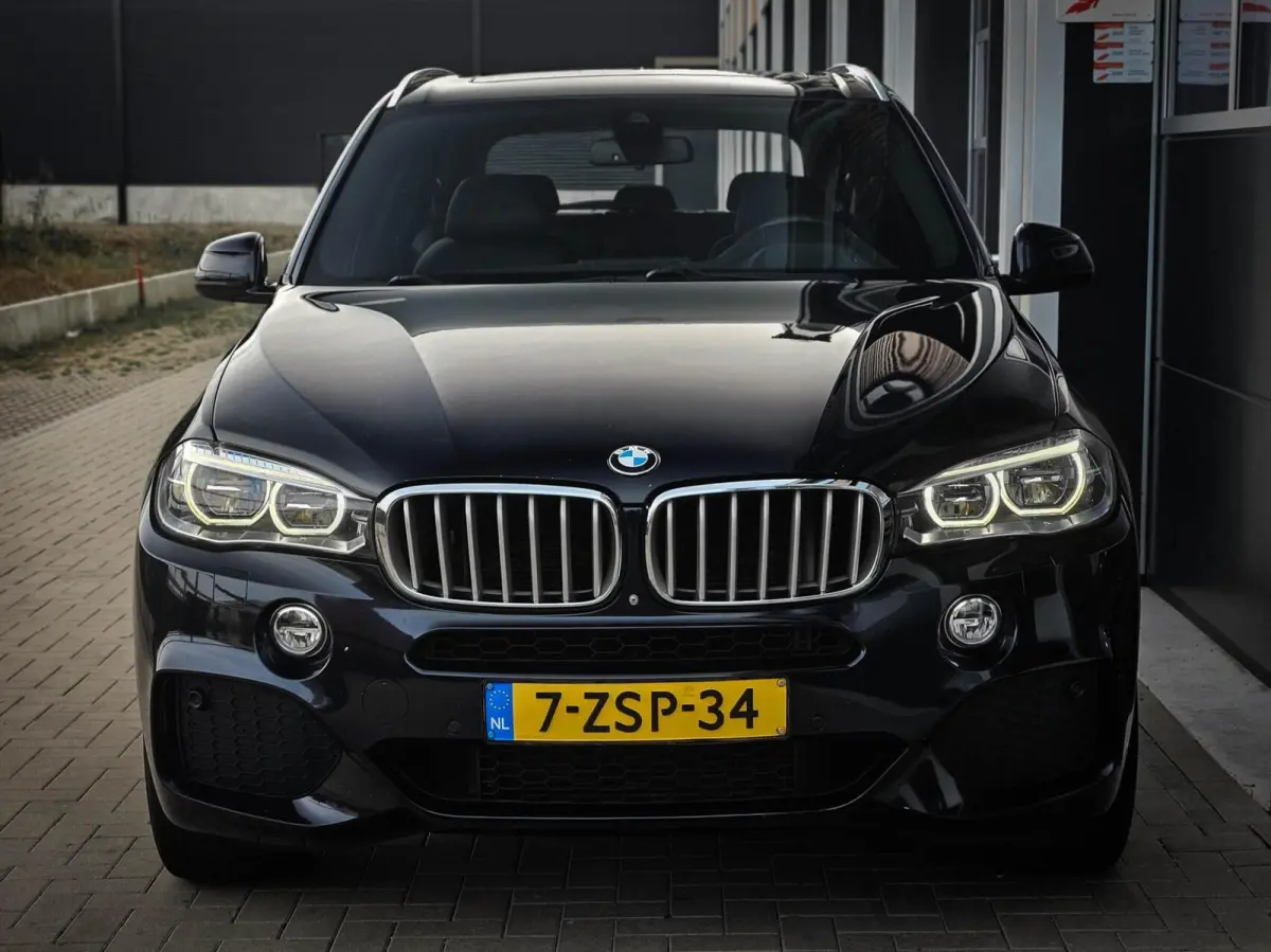40D xDrive M-Sport | HUD | COMFORTZETELS | PANO | LED | CARBONSCHWARZ METTALIC | TREKHAAK | MEMORY