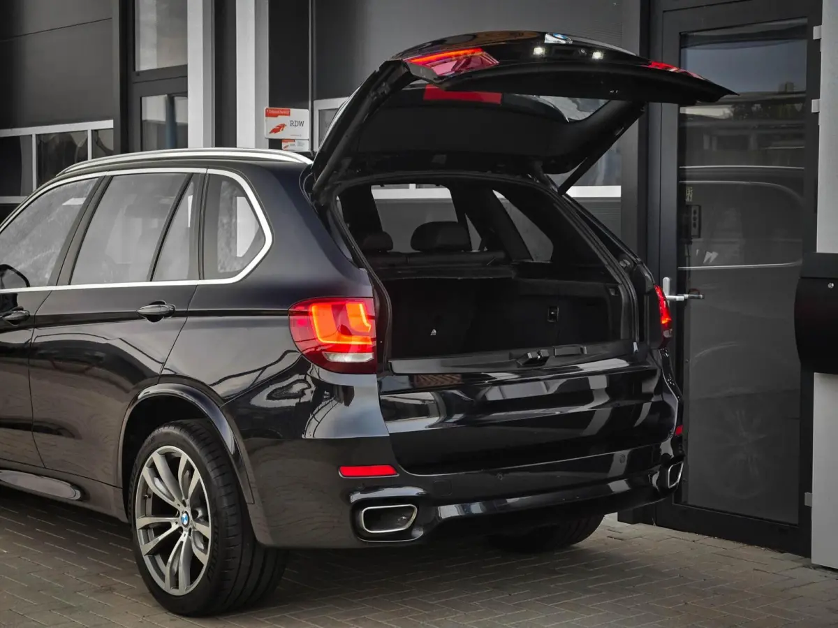 40D xDrive M-Sport | HUD | COMFORTZETELS | PANO | LED | CARBONSCHWARZ METTALIC | TREKHAAK | MEMORY
