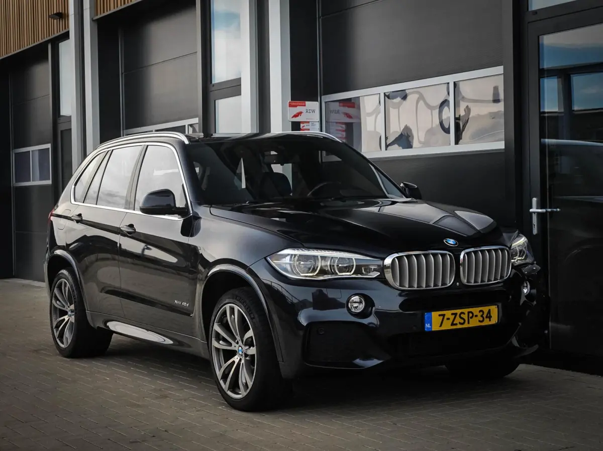 40D xDrive M-Sport | HUD | COMFORTZETELS | PANO | LED | CARBONSCHWARZ METTALIC | TREKHAAK | MEMORY