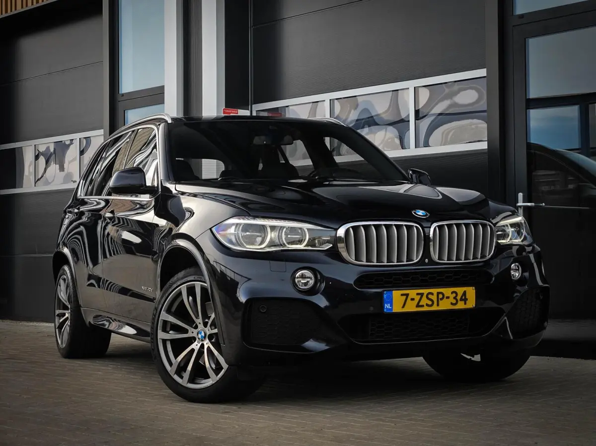 40D xDrive M-Sport | HUD | COMFORTZETELS | PANO | LED | CARBONSCHWARZ METTALIC | TREKHAAK | MEMORY