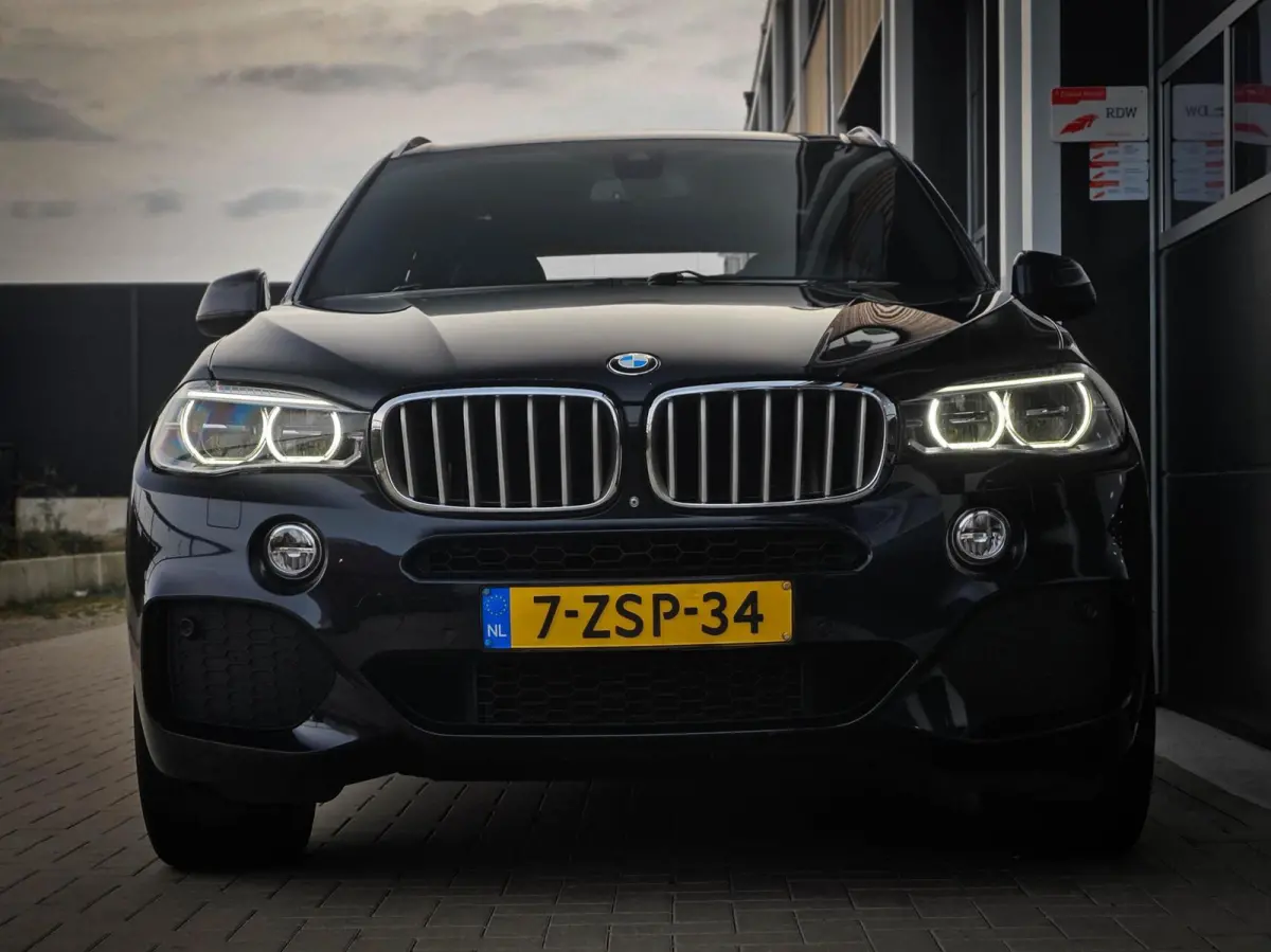 40D xDrive M-Sport | HUD | COMFORTZETELS | PANO | LED | CARBONSCHWARZ METTALIC | TREKHAAK | MEMORY