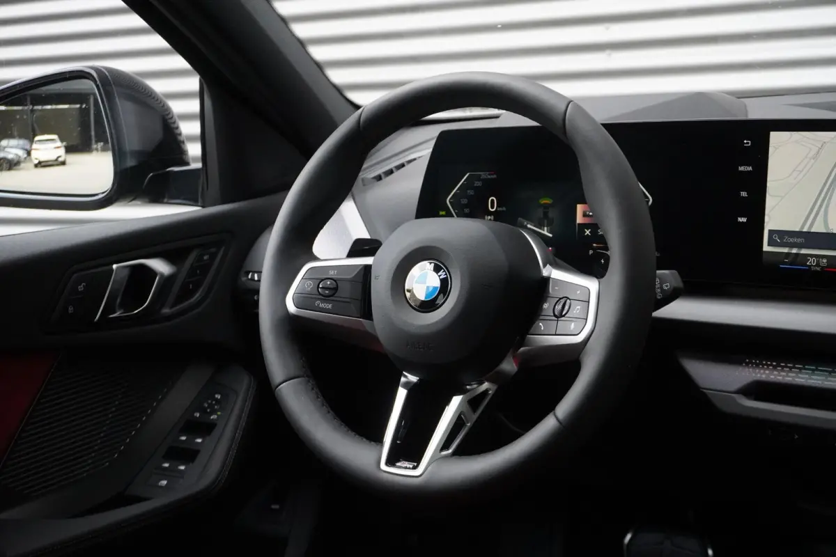 5-deurs 120 M Sportpakket Pro | Panoramadak elektrisch | Driving Assistant | Head-Up Display | Adaptief M-onderstel |