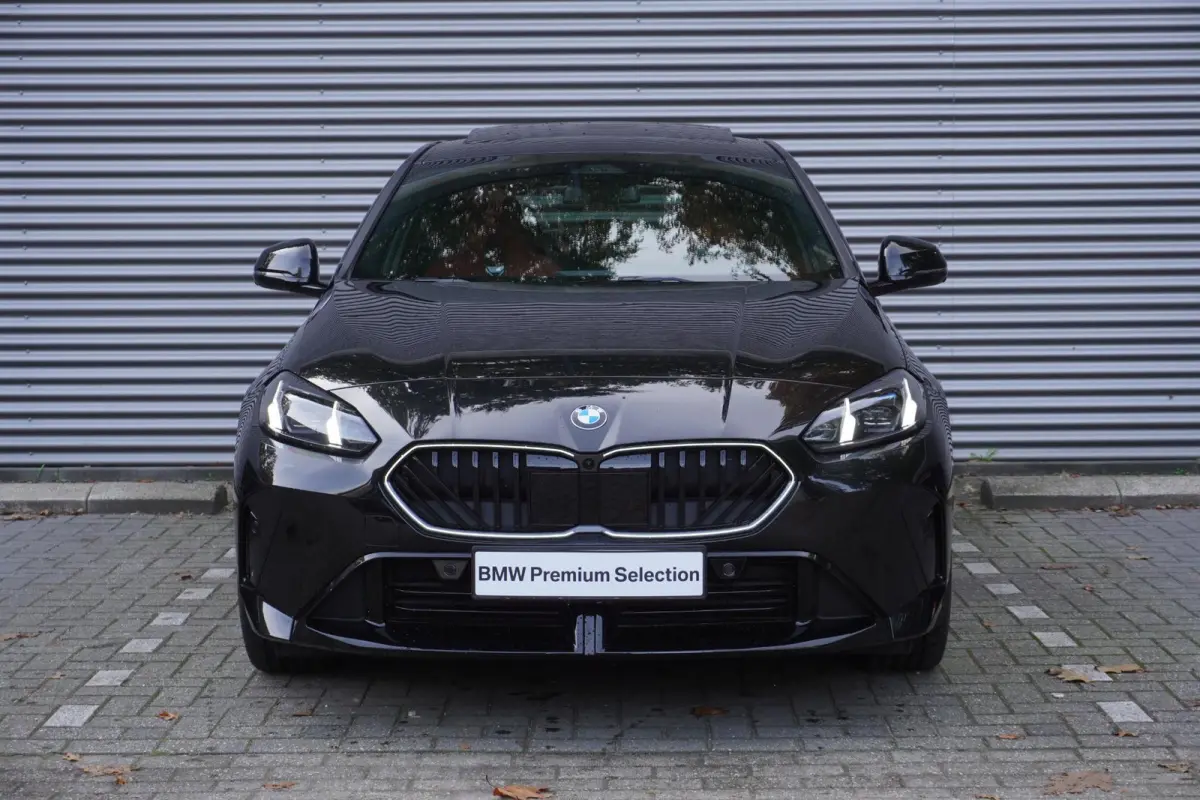 5-deurs 120 M Sportpakket Pro | Panoramadak elektrisch | Driving Assistant | Head-Up Display | Adaptief M-onderstel |