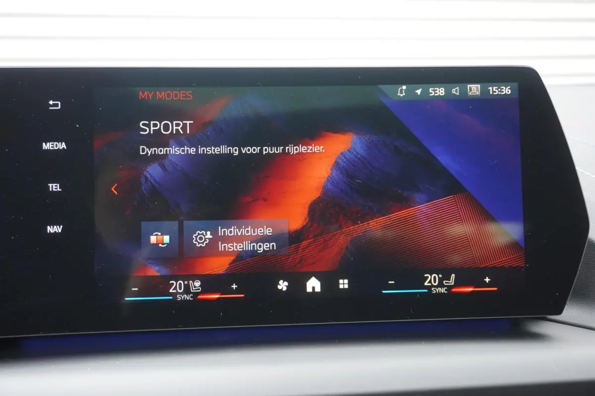 5-deurs 120 M Sportpakket Pro | Panoramadak elektrisch | Driving Assistant | Head-Up Display | Adaptief M-onderstel |