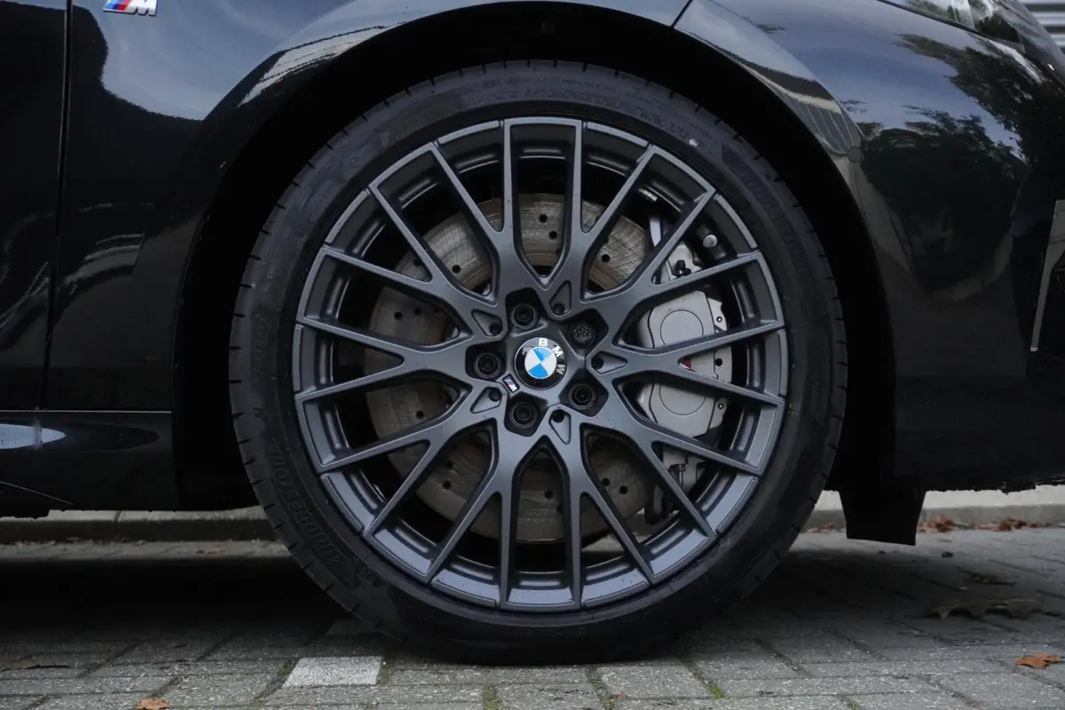 5-deurs 120 M Sportpakket Pro | Panoramadak elektrisch | Driving Assistant | Head-Up Display | Adaptief M-onderstel |