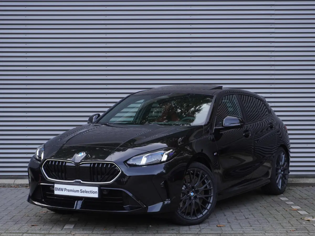 5-deurs 120 M Sportpakket Pro | Panoramadak elektrisch | Driving Assistant | Head-Up Display | Adaptief M-onderstel |