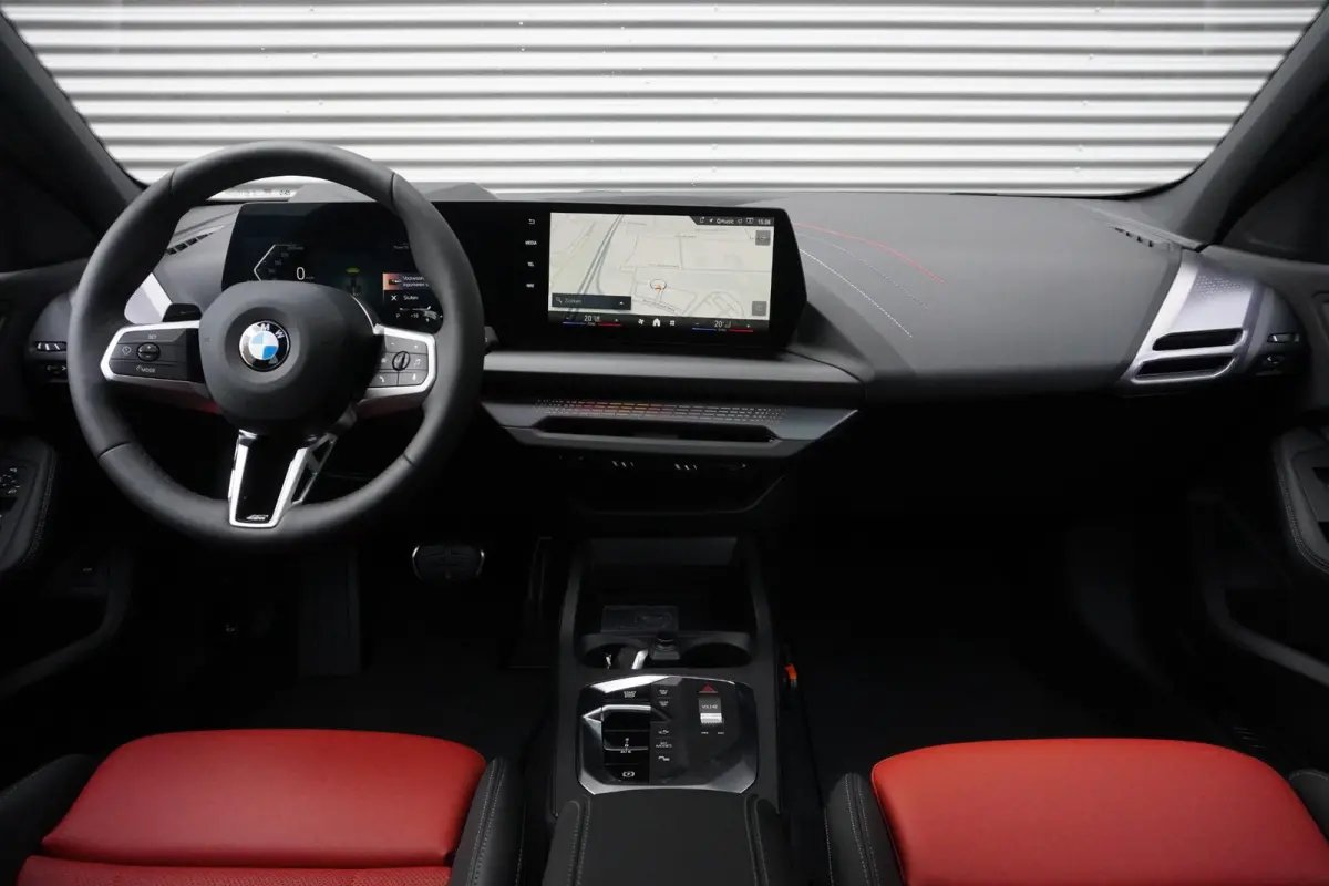 5-deurs 120 M Sportpakket Pro | Panoramadak elektrisch | Driving Assistant | Head-Up Display | Adaptief M-onderstel |