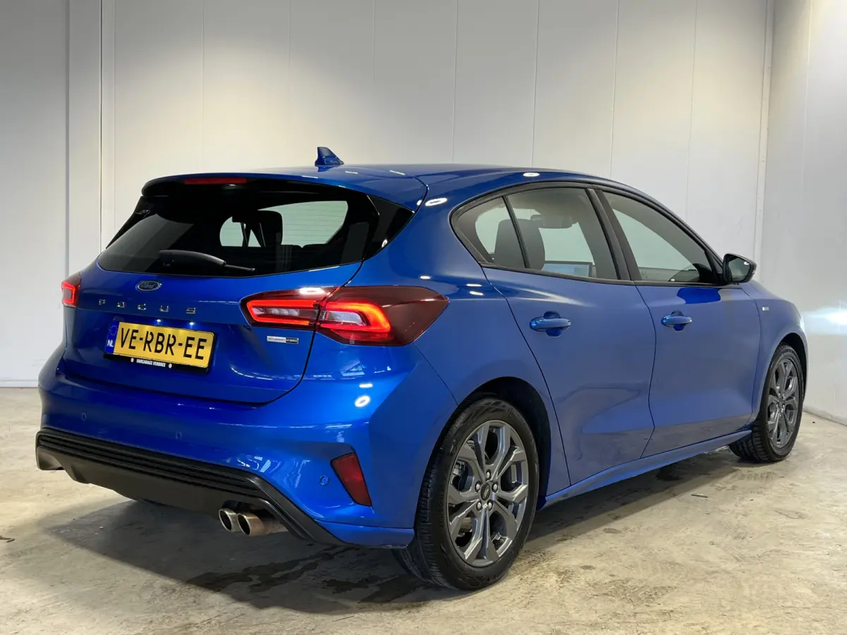 1.0 EcoBoost Hybrid ST Line | Navigatie/Android/Apple Carplay | LM Velgen 17" | Parkeersensoren Voor en Achter | Cruise Control | Airco |