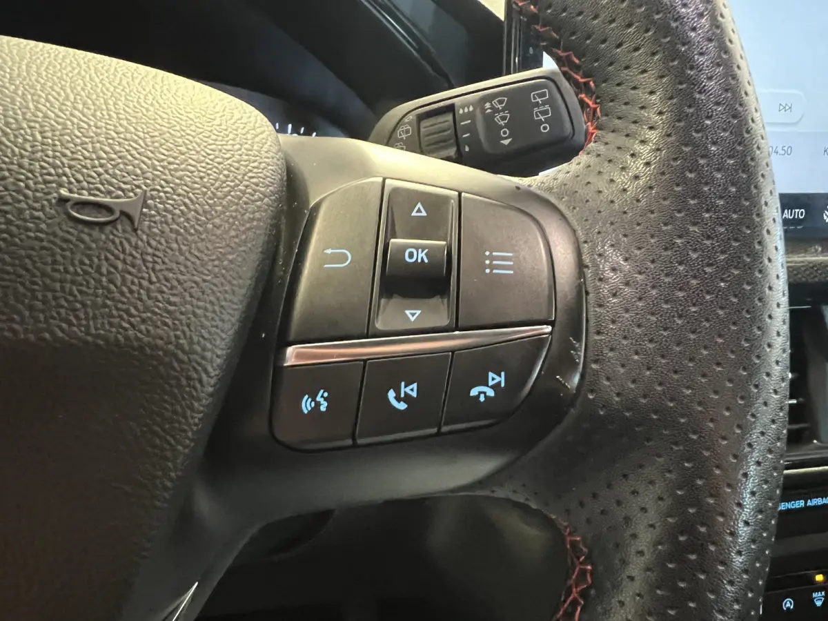 1.0 EcoBoost Hybrid ST Line | Navigatie/Android/Apple Carplay | LM Velgen 17" | Parkeersensoren Voor en Achter | Cruise Control | Airco |