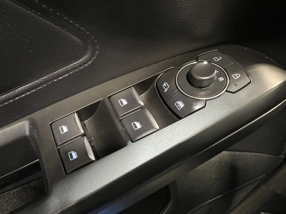 1.0 EcoBoost Hybrid ST Line | Navigatie/Android/Apple Carplay | LM Velgen 17" | Parkeersensoren Voor en Achter | Cruise Control | Airco |