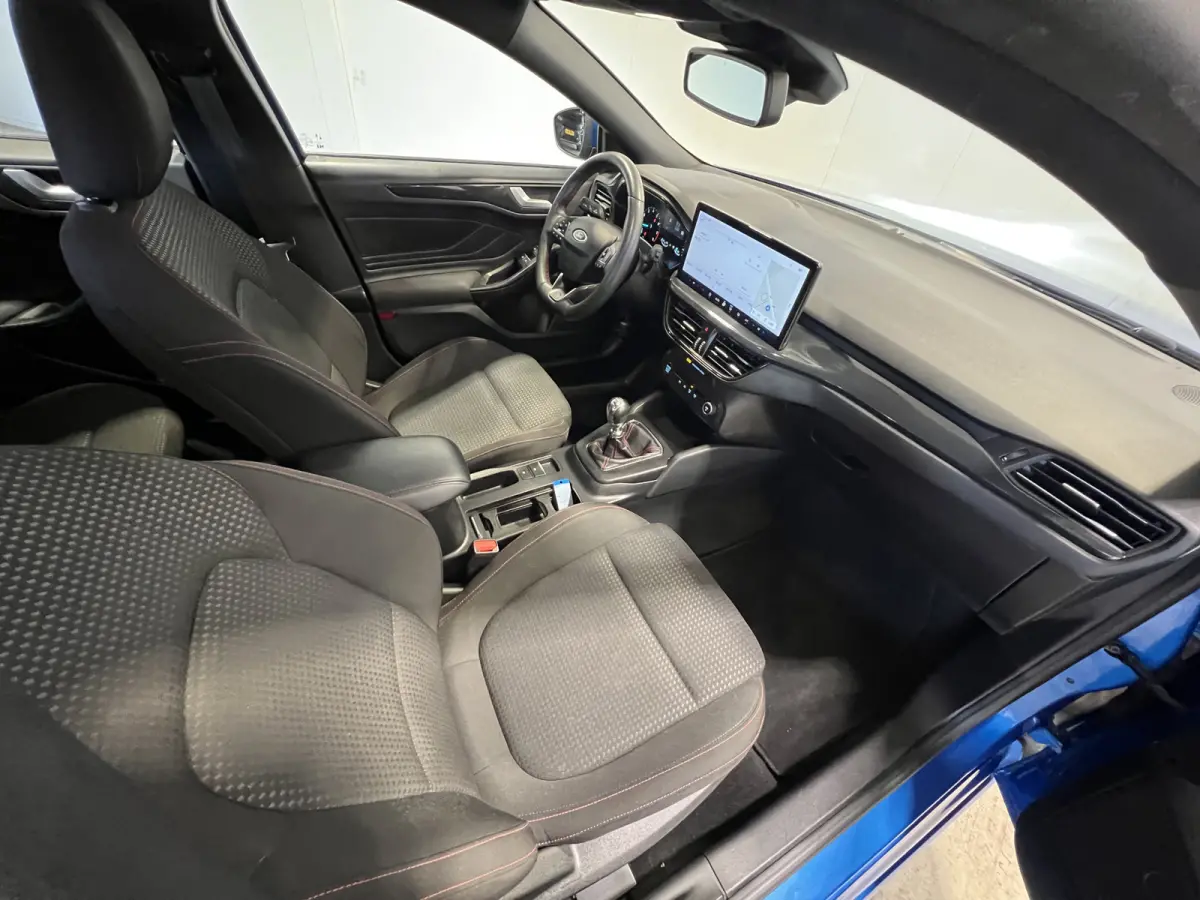 1.0 EcoBoost Hybrid ST Line | Navigatie/Android/Apple Carplay | LM Velgen 17" | Parkeersensoren Voor en Achter | Cruise Control | Airco |