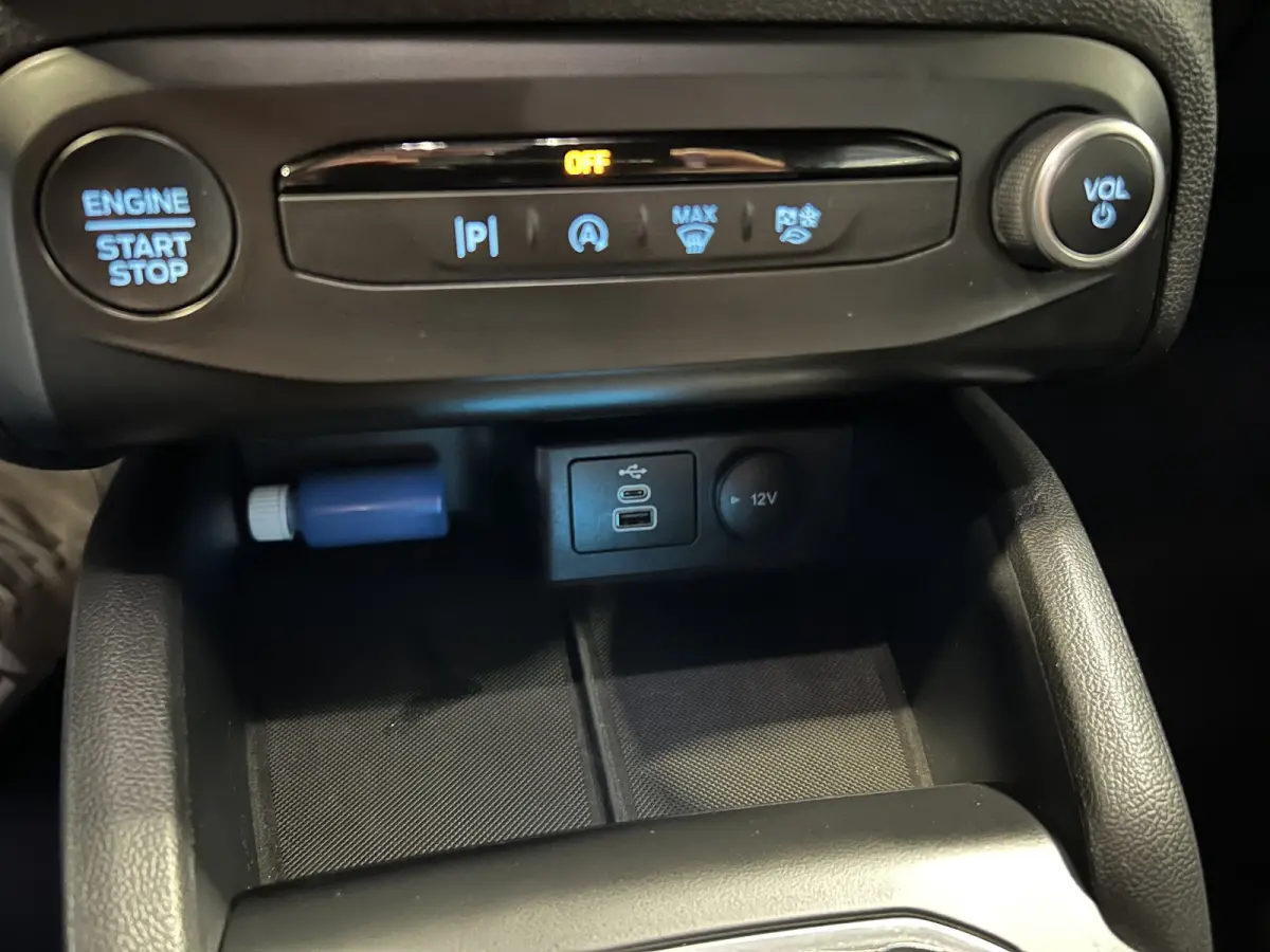 1.0 EcoBoost Hybrid ST Line | Navigatie/Android/Apple Carplay | LM Velgen 17" | Parkeersensoren Voor en Achter | Cruise Control | Airco |