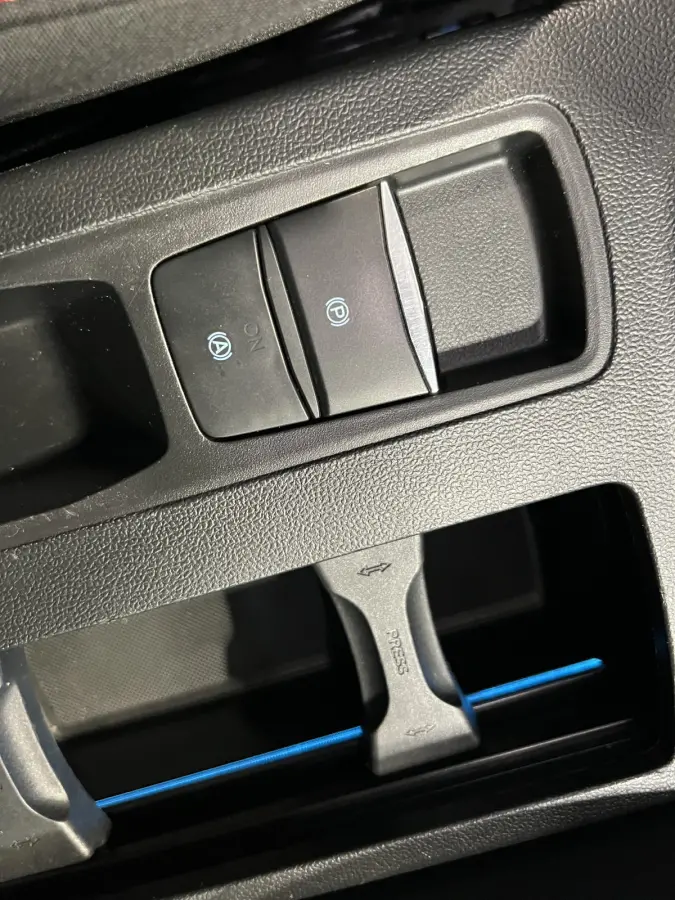 1.0 EcoBoost Hybrid ST Line | Navigatie/Android/Apple Carplay | LM Velgen 17" | Parkeersensoren Voor en Achter | Cruise Control | Airco |