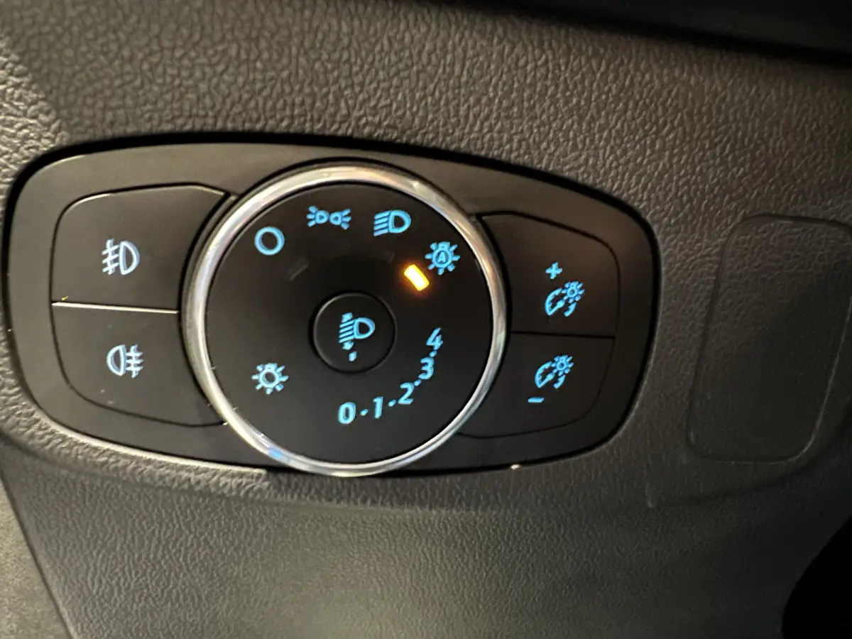 1.0 EcoBoost Hybrid ST Line | Navigatie/Android/Apple Carplay | LM Velgen 17" | Parkeersensoren Voor en Achter | Cruise Control | Airco |