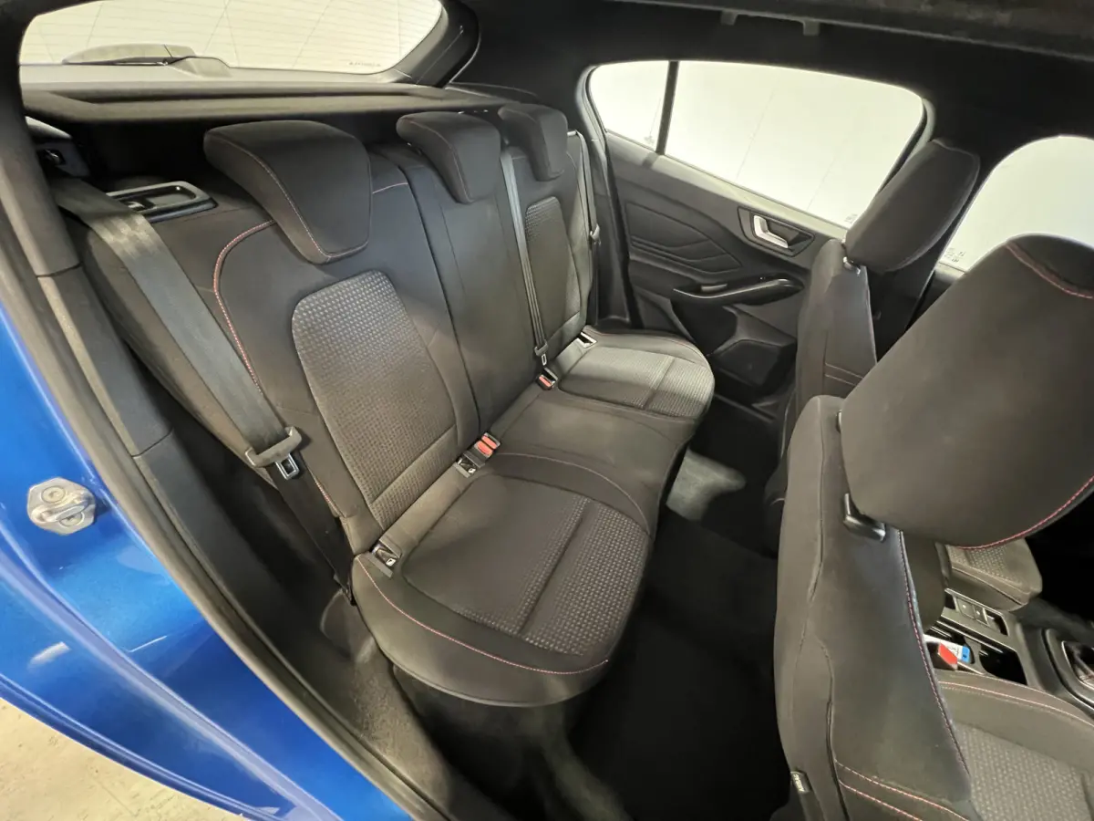 1.0 EcoBoost Hybrid ST Line | Navigatie/Android/Apple Carplay | LM Velgen 17" | Parkeersensoren Voor en Achter | Cruise Control | Airco |