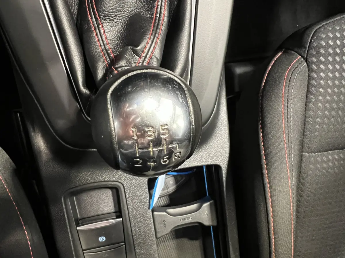 1.0 EcoBoost Hybrid ST Line | Navigatie/Android/Apple Carplay | LM Velgen 17" | Parkeersensoren Voor en Achter | Cruise Control | Airco |