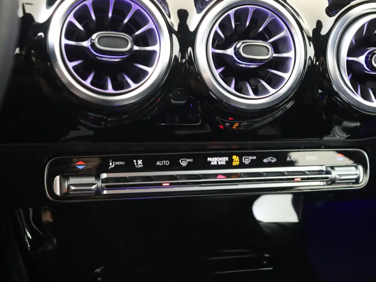 A180 Star Edition Luxury Line - Achteruitrijcamera - Stoelverwarming - Carplay - Thermotronic