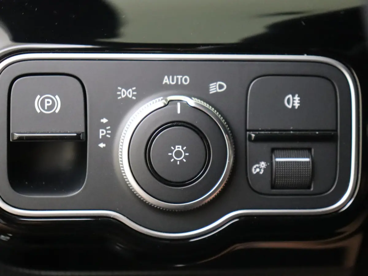 A180 Star Edition Luxury Line - Achteruitrijcamera - Stoelverwarming - Carplay - Thermotronic