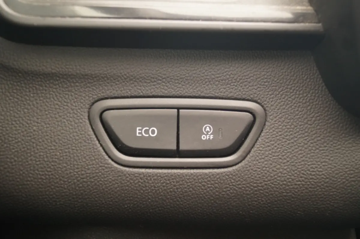 1.3 TCe 140pk Life -AIRCO-CRUISE-TREKHAAK-