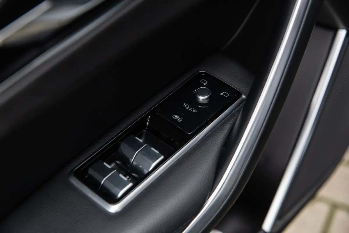 2.0 P400e PHEV R-Dynamic SE , Panoramadak, Meridian, Head-up Display