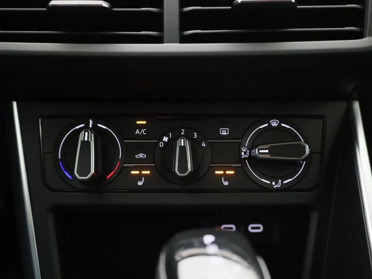 1.0 TSI Life Edition 116 PK| Trekhaak | Stoelverwarming voor | Apple Carplay | Android Auto | Achteruitrij Camera | Parkeersensoren achter