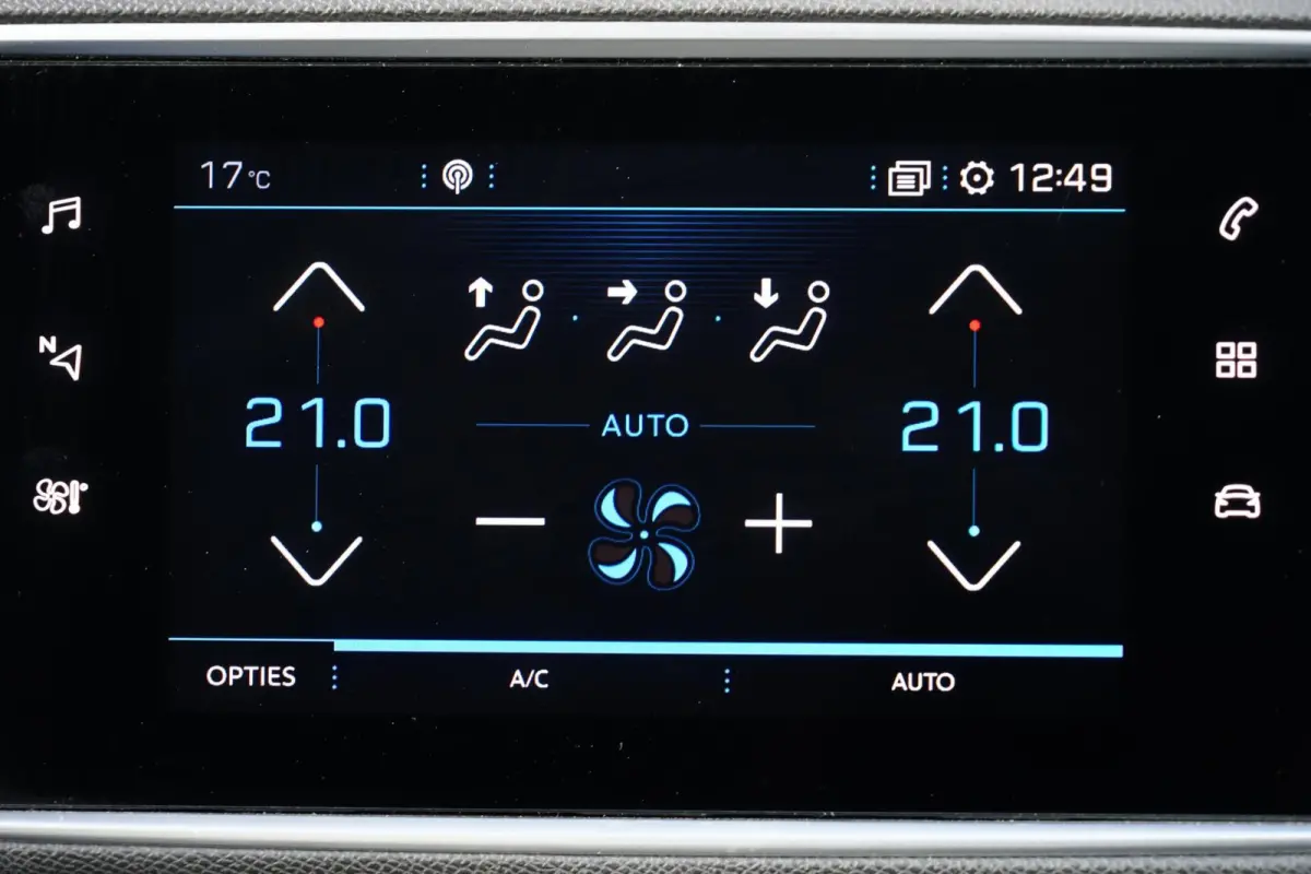 1.2 PureTech Allure Pack, ACC, keyless, cam.