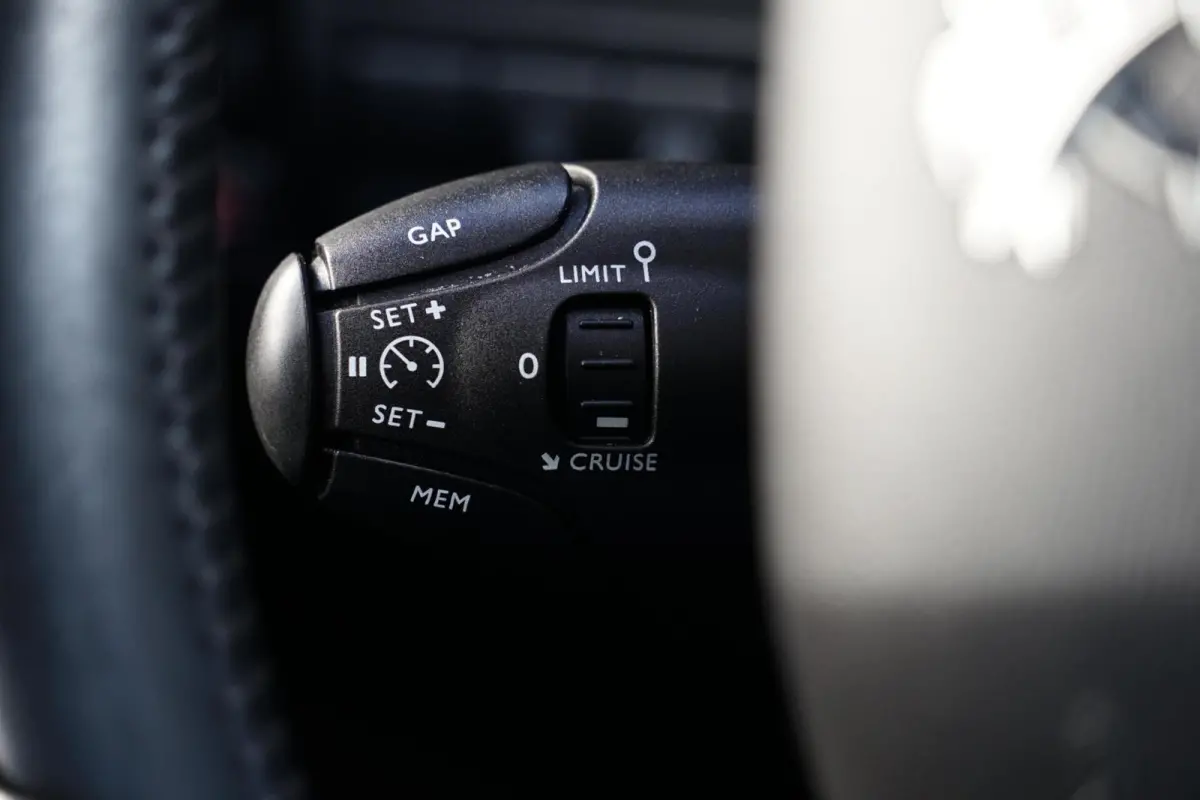 1.2 PureTech Allure Pack, ACC, keyless, cam.