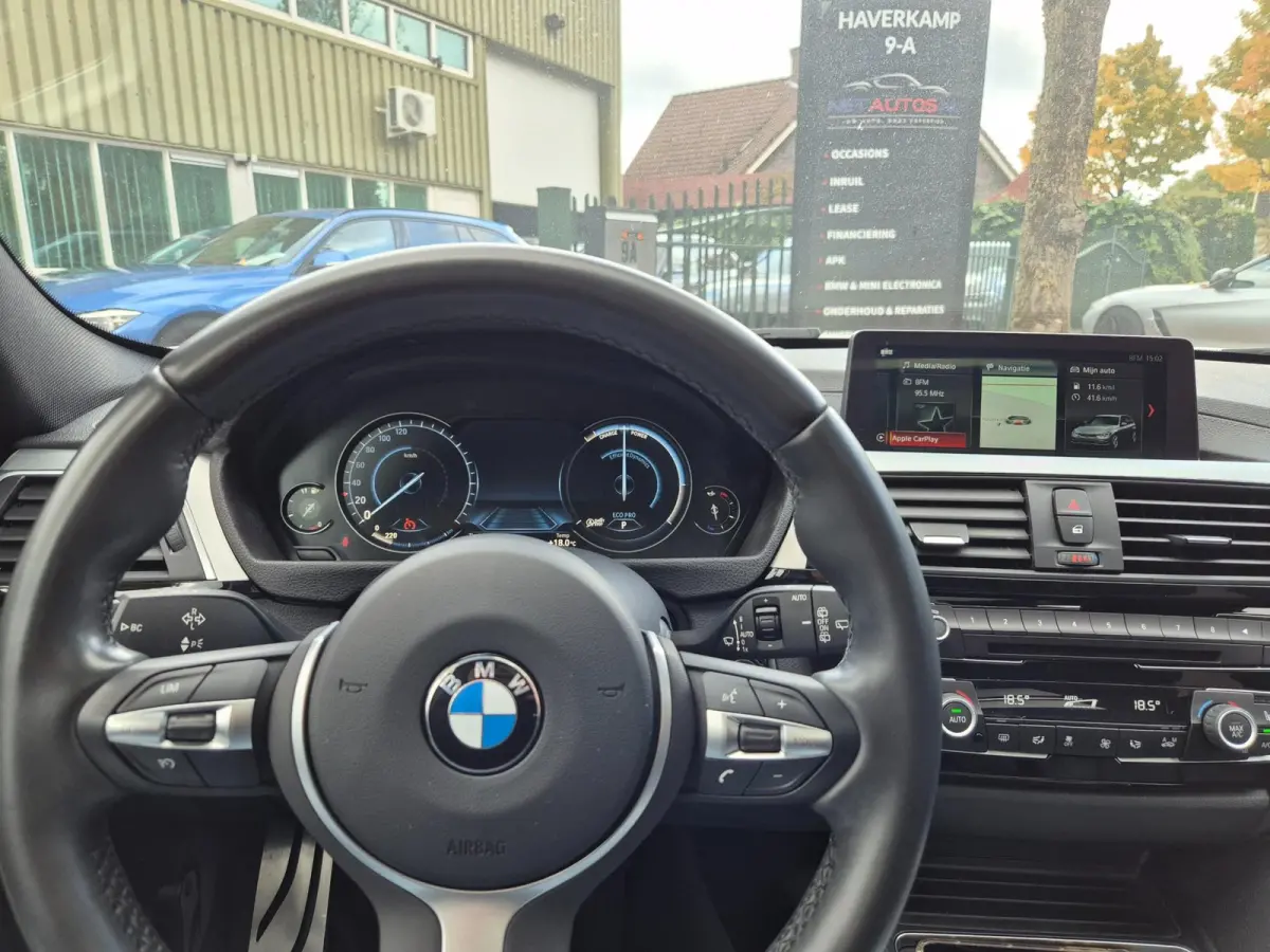 320i High Executive Panorama Apple CarPlay Camera Dig. Dash 6WB NBT Evo GR Navi NAP