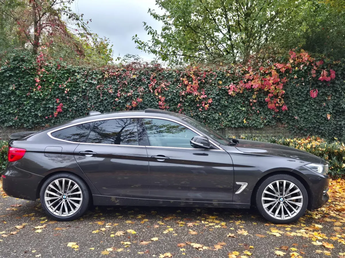 320i High Executive Panorama Apple CarPlay Camera Dig. Dash 6WB NBT Evo GR Navi NAP