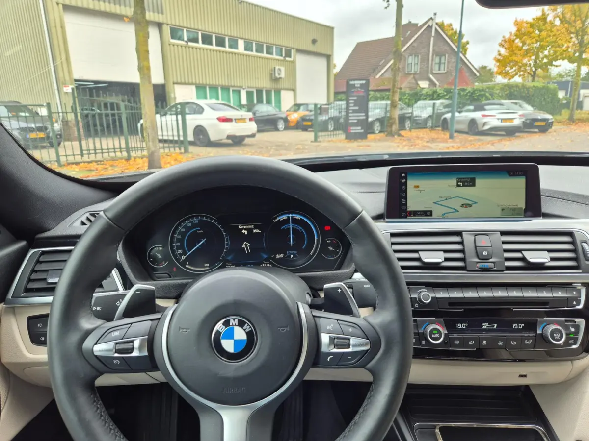 320i High Executive Panorama Apple CarPlay Camera Dig. Dash 6WB NBT Evo GR Navi NAP