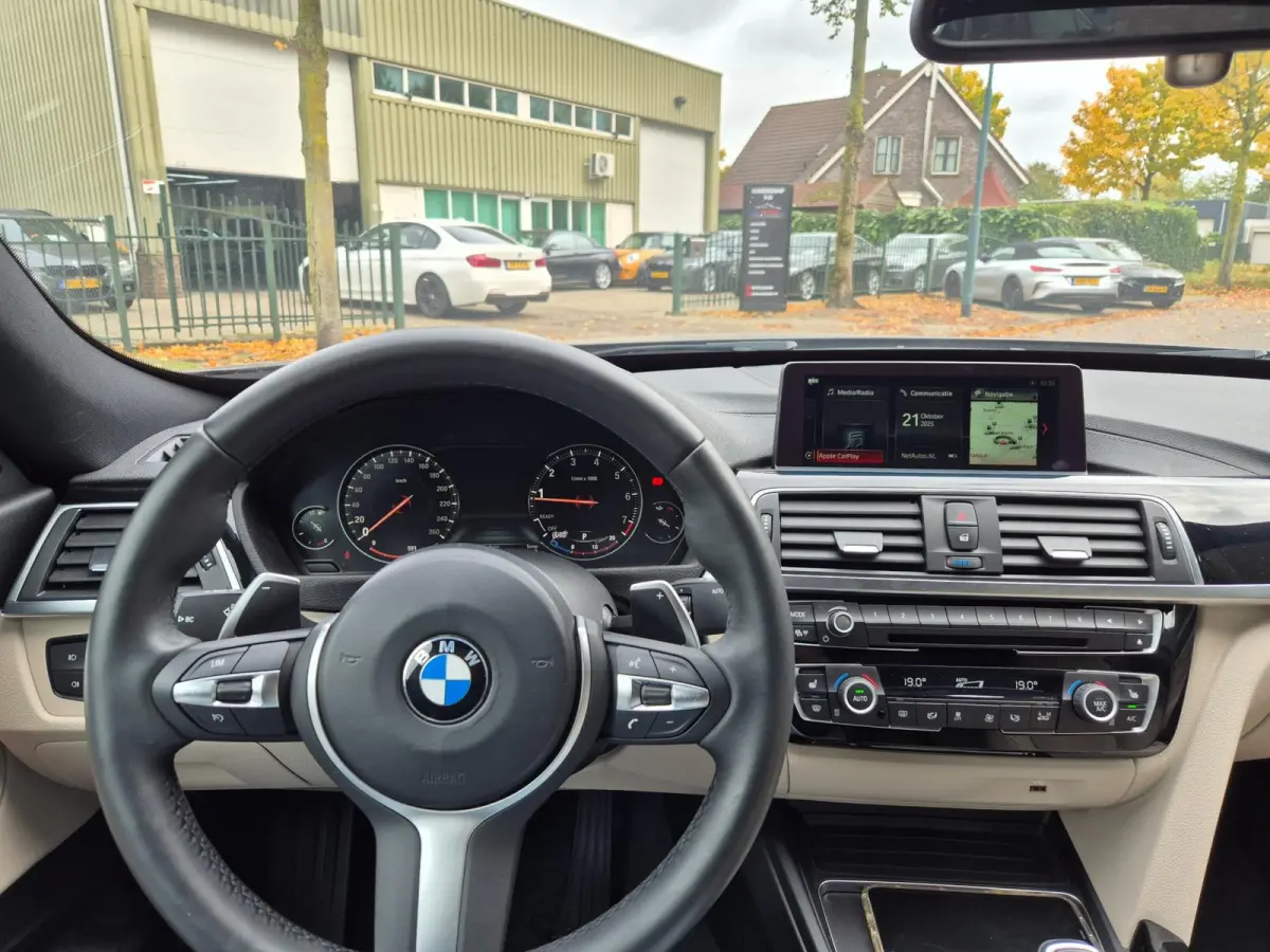 320i High Executive Panorama Apple CarPlay Camera Dig. Dash 6WB NBT Evo GR Navi NAP