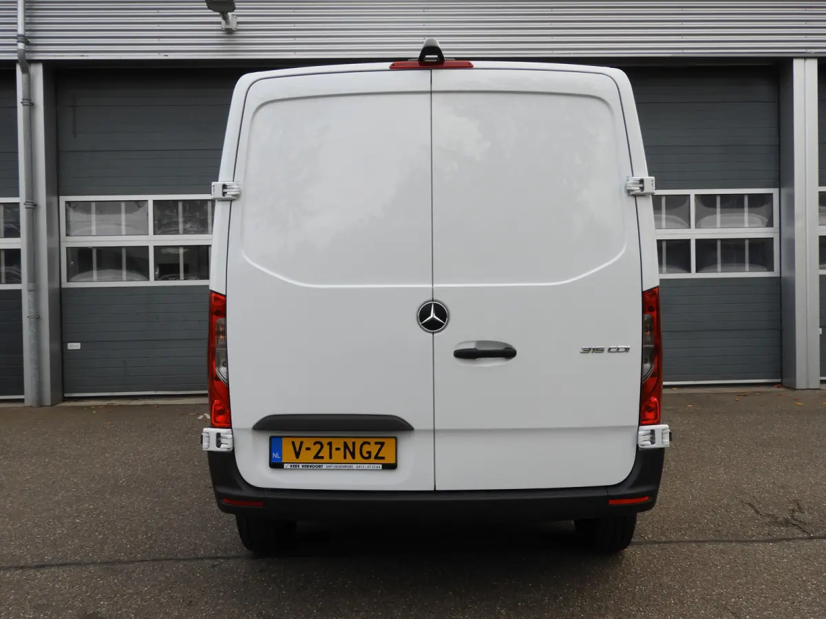 315 1.9 CDI L1H1 RWD AUT | LED | 360° | NAV | DISTRONIC