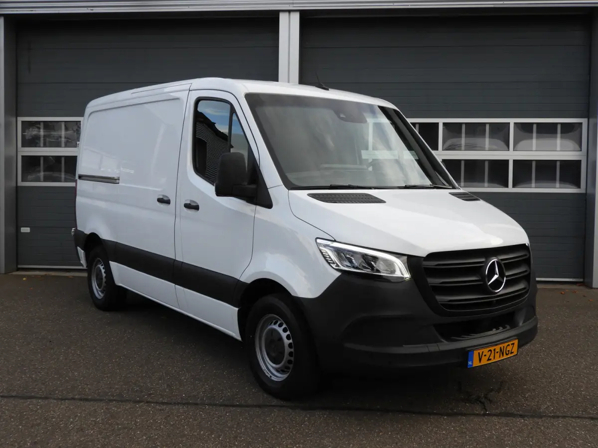 315 1.9 CDI L1H1 RWD AUT | LED | 360° | NAV | DISTRONIC