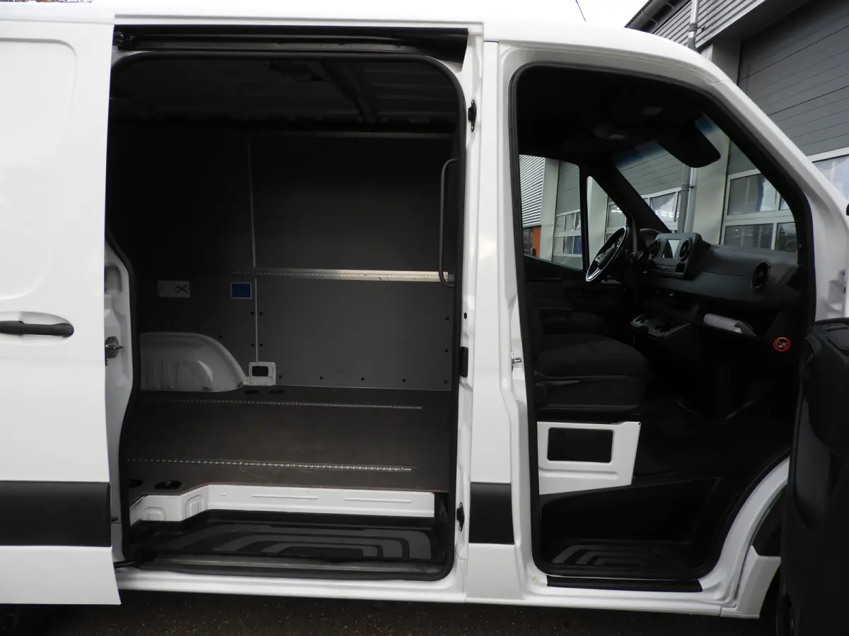 315 1.9 CDI L1H1 RWD AUT | LED | 360° | NAV | DISTRONIC