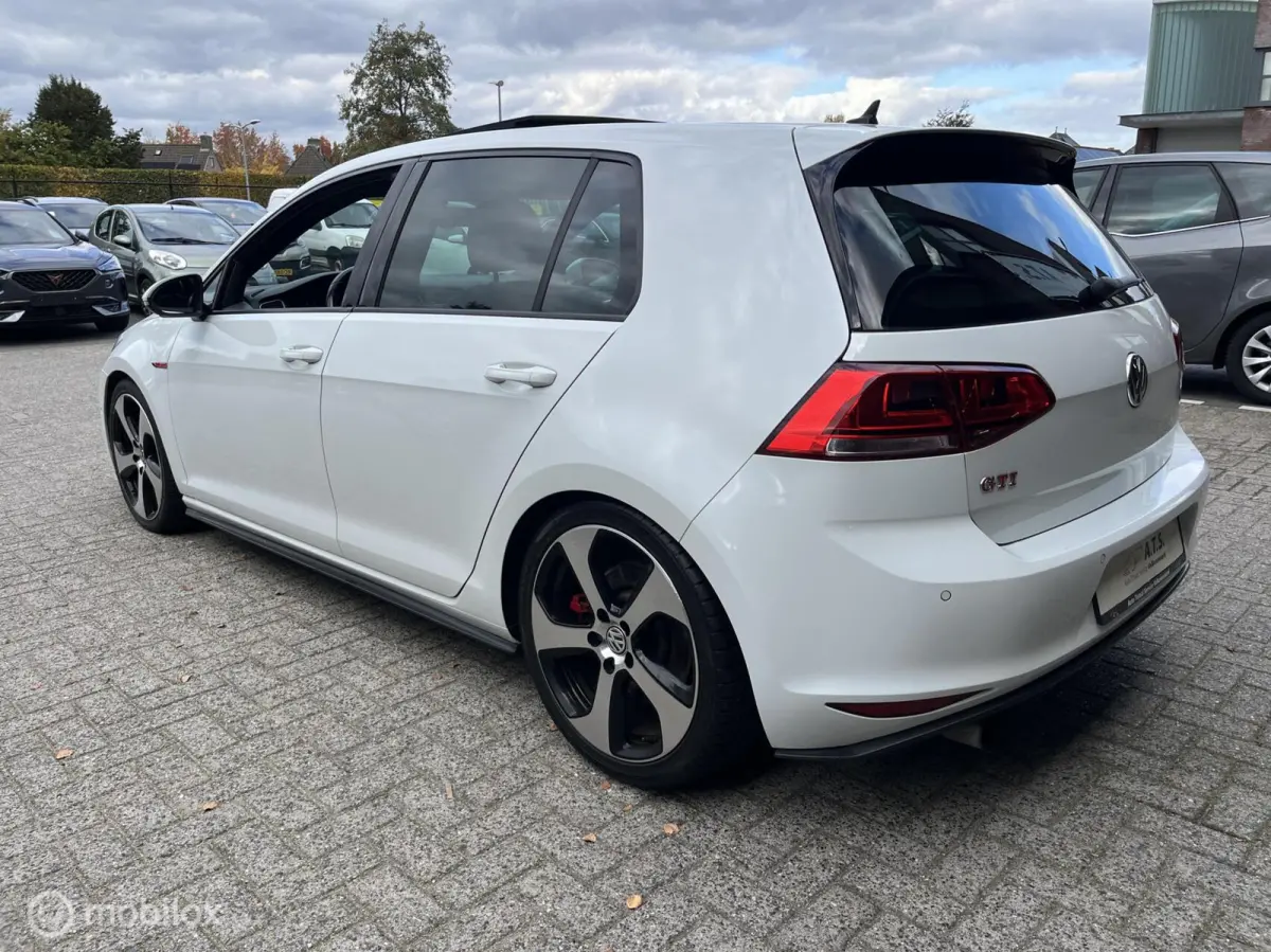 2.0 TSI GTI Performance NAVI*PANO-DAK*CRUISE*