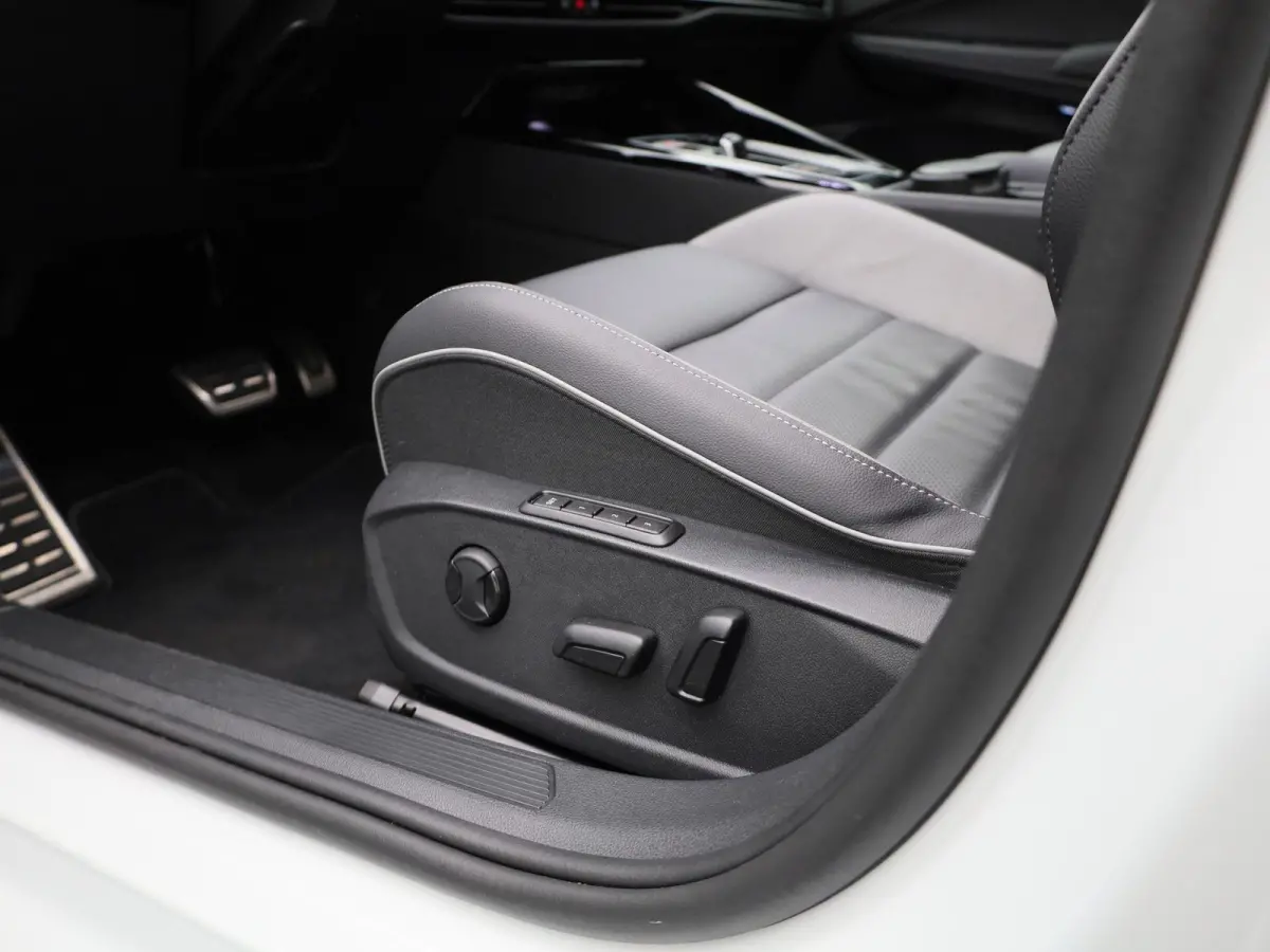 1.5 eHybrid GTE 272 PK SoH 100% | Automaat | Plug-In | Panorama Dak | Volledig Leder | Sport Pakket | Trekhaak | 18 Inch Catania Velgen | LED Matrix Koplampen | Navigatie | Digital Cockpit P