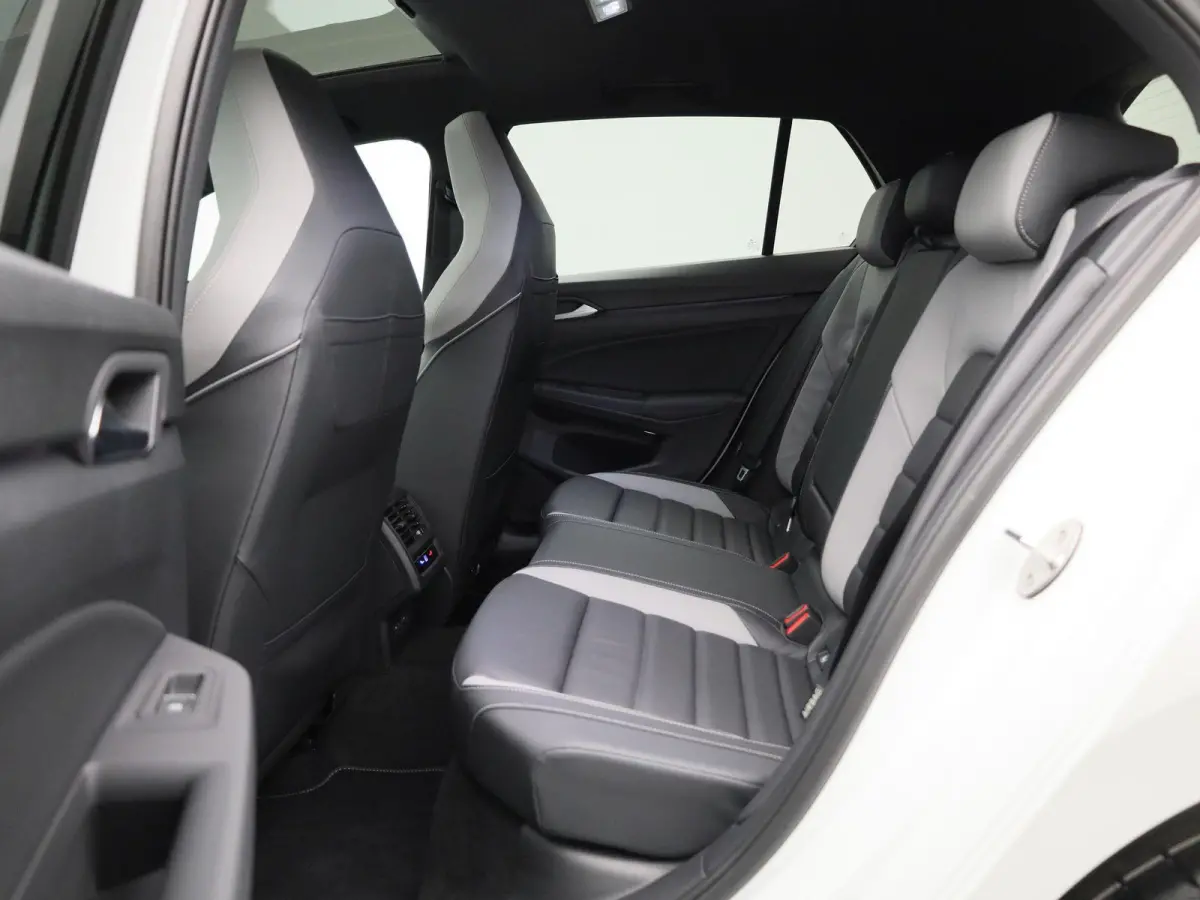 1.5 eHybrid GTE 272 PK SoH 100% | Automaat | Plug-In | Panorama Dak | Volledig Leder | Sport Pakket | Trekhaak | 18 Inch Catania Velgen | LED Matrix Koplampen | Navigatie | Digital Cockpit P