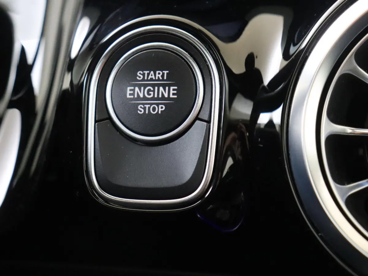 250 e Business Solution AMG Panoramadak / Nightpakket / Parkeercamera / Stoelverwarming / Keyless / Elektr. Achterklep