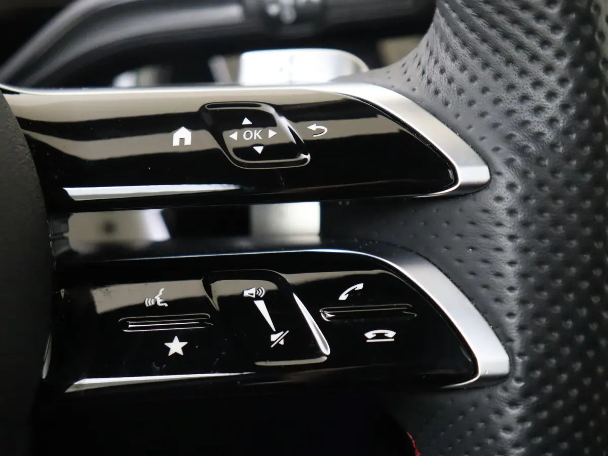 250 e Business Solution AMG Panoramadak / Nightpakket / Parkeercamera / Stoelverwarming / Keyless / Elektr. Achterklep