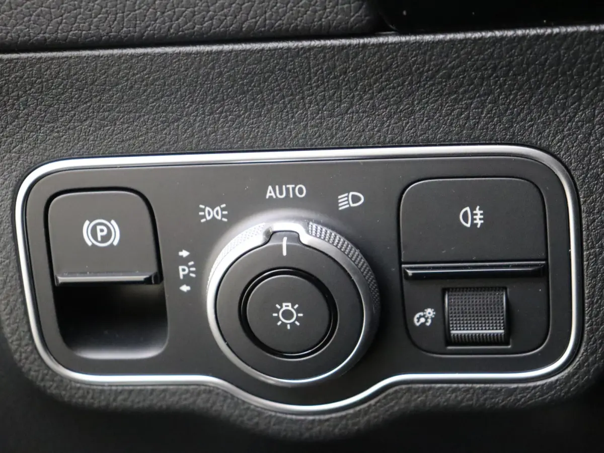 250 e Business Solution AMG Panoramadak / Nightpakket / Parkeercamera / Stoelverwarming / Keyless / Elektr. Achterklep