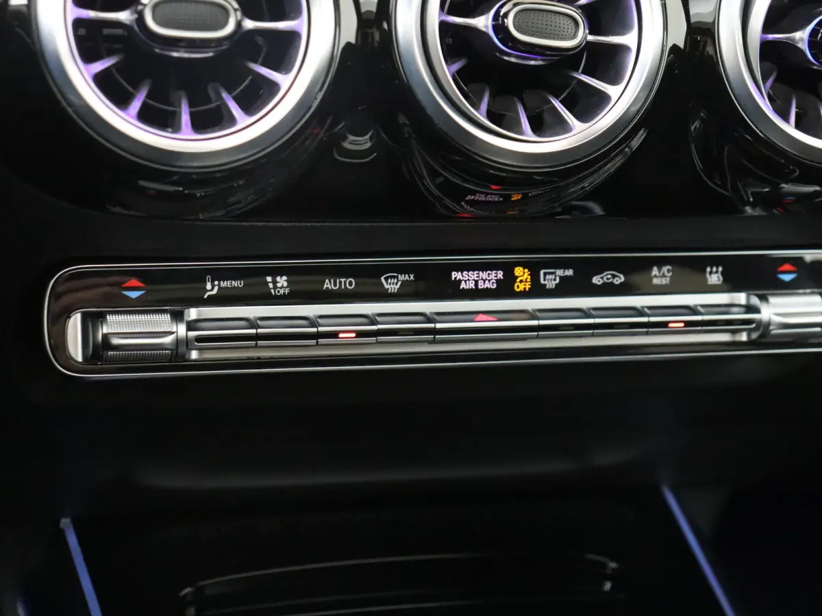 250 e Business Solution AMG Panoramadak / Nightpakket / Parkeercamera / Stoelverwarming / Keyless / Elektr. Achterklep