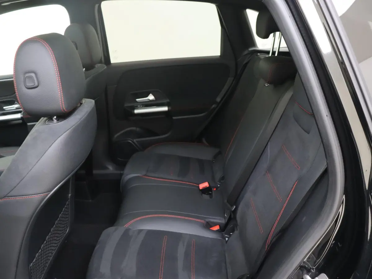 250 e Business Solution AMG Panoramadak / Nightpakket / Parkeercamera / Stoelverwarming / Keyless / Elektr. Achterklep