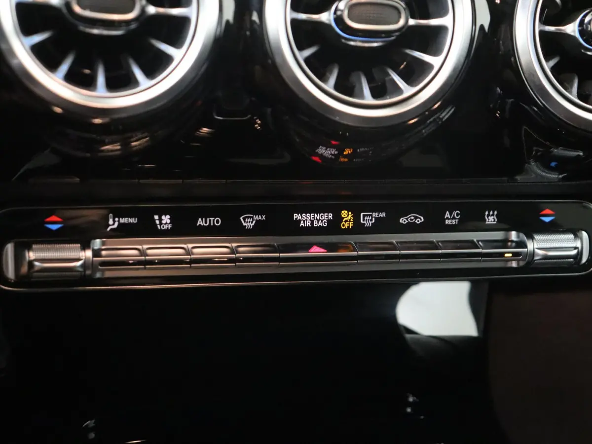 250 e AMG Line Keyless / Parkeercamera / Nightpakket / Sfeerverlichting / Stoelverwarming / Elektr. Achterklep