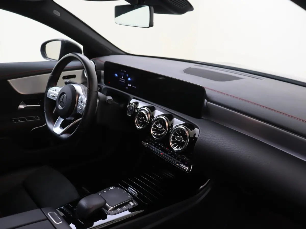 250 e AMG Line Keyless / Parkeercamera / Nightpakket / Sfeerverlichting / Stoelverwarming / Elektr. Achterklep