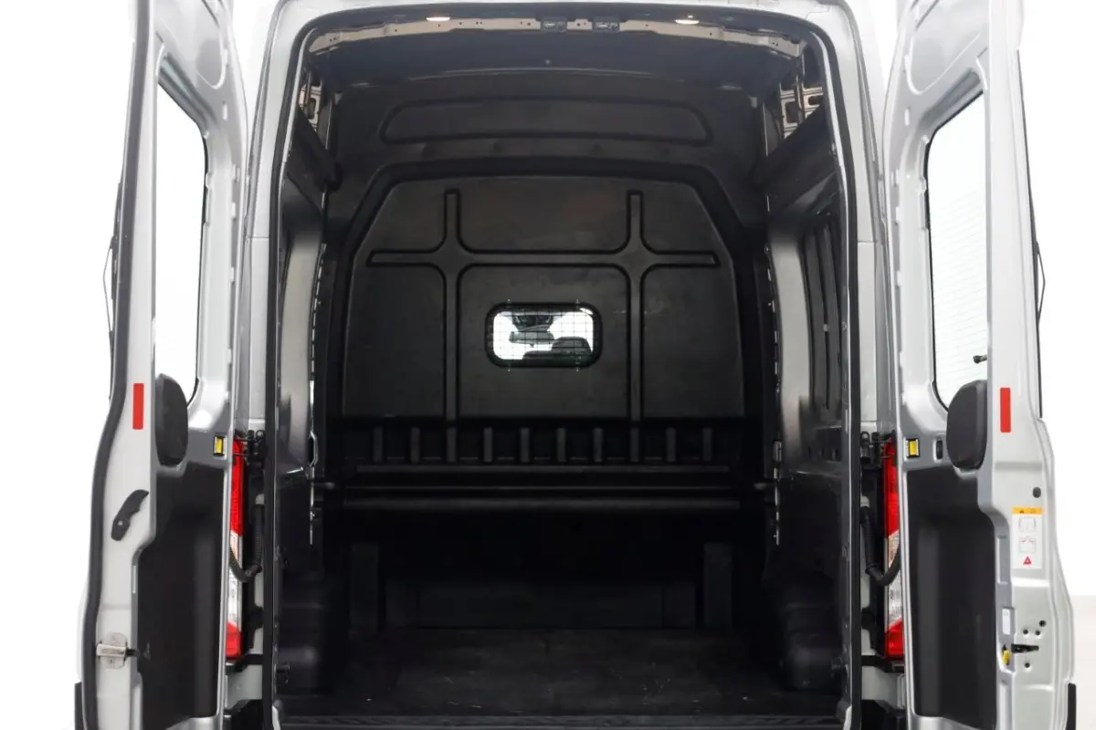 350 2.0 TDCI 130pk L3H3 D.C. Trend Airco/Navi/Camera 06-2022